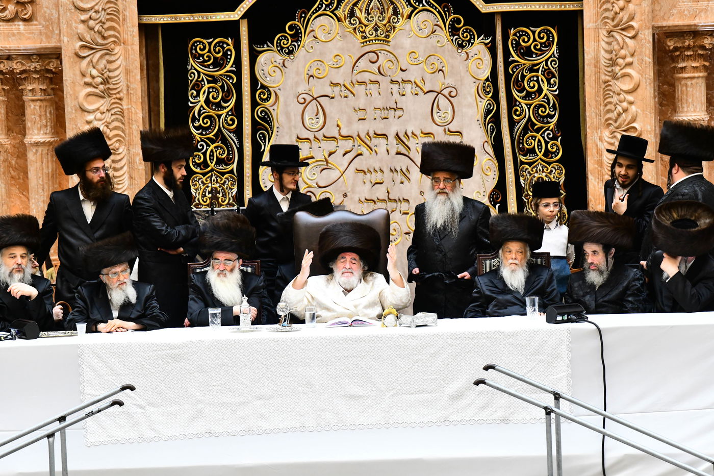 נעילת החג שבועות בחצה"ק ויז'ניץ