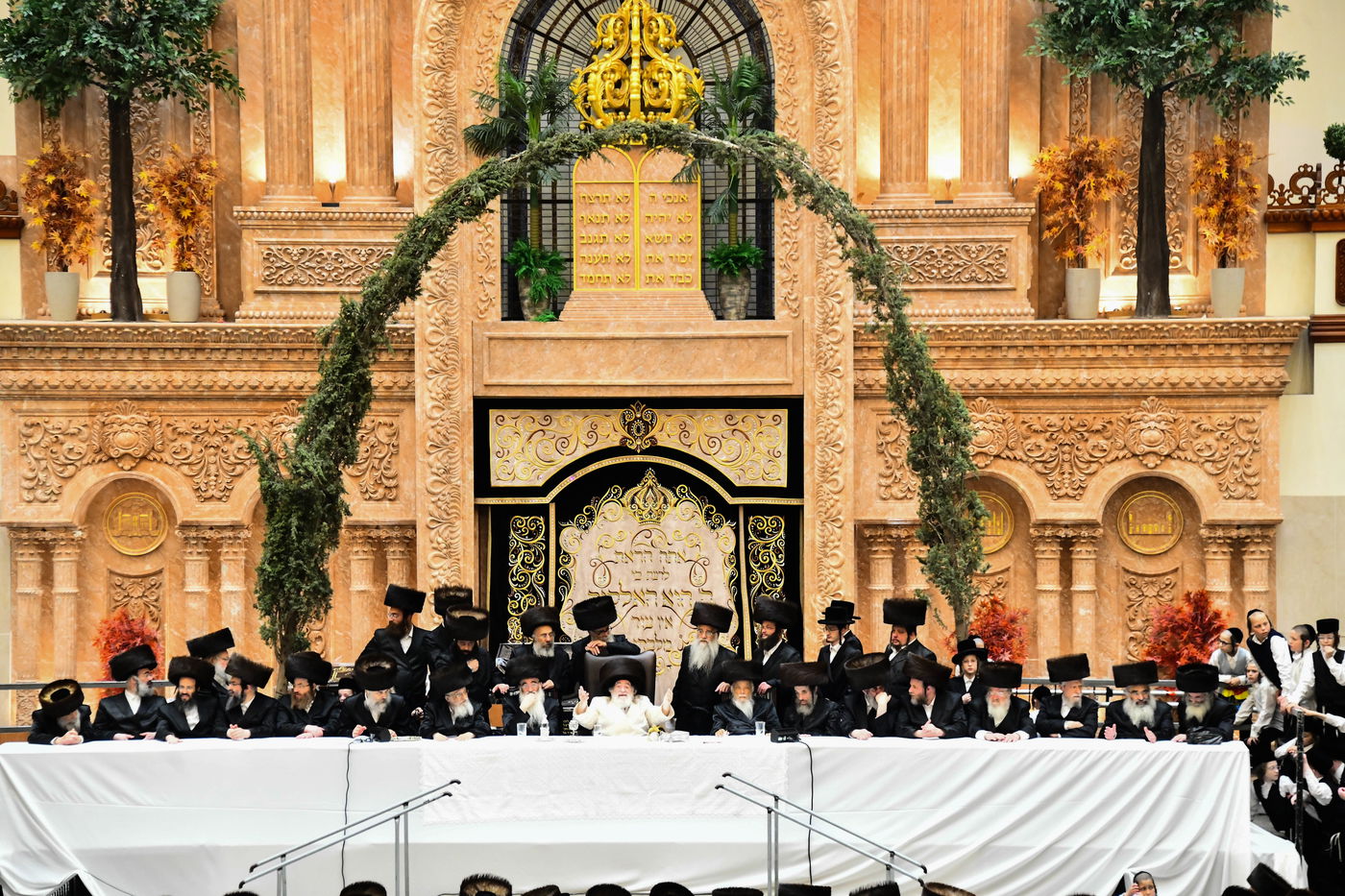 נעילת החג שבועות בחצה"ק ויז'ניץ