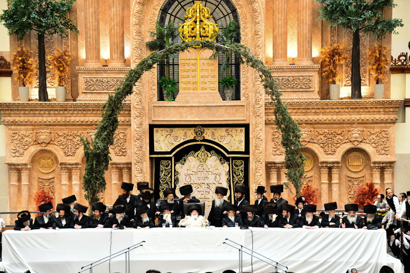 נעילת החג שבועות בחצה"ק ויז'ניץ