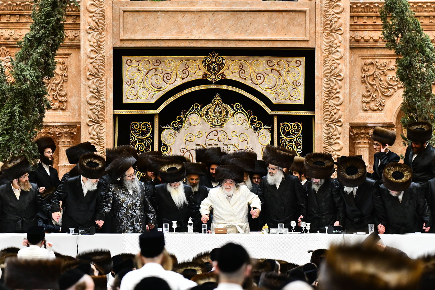 נעילת החג שבועות בחצה"ק ויז'ניץ