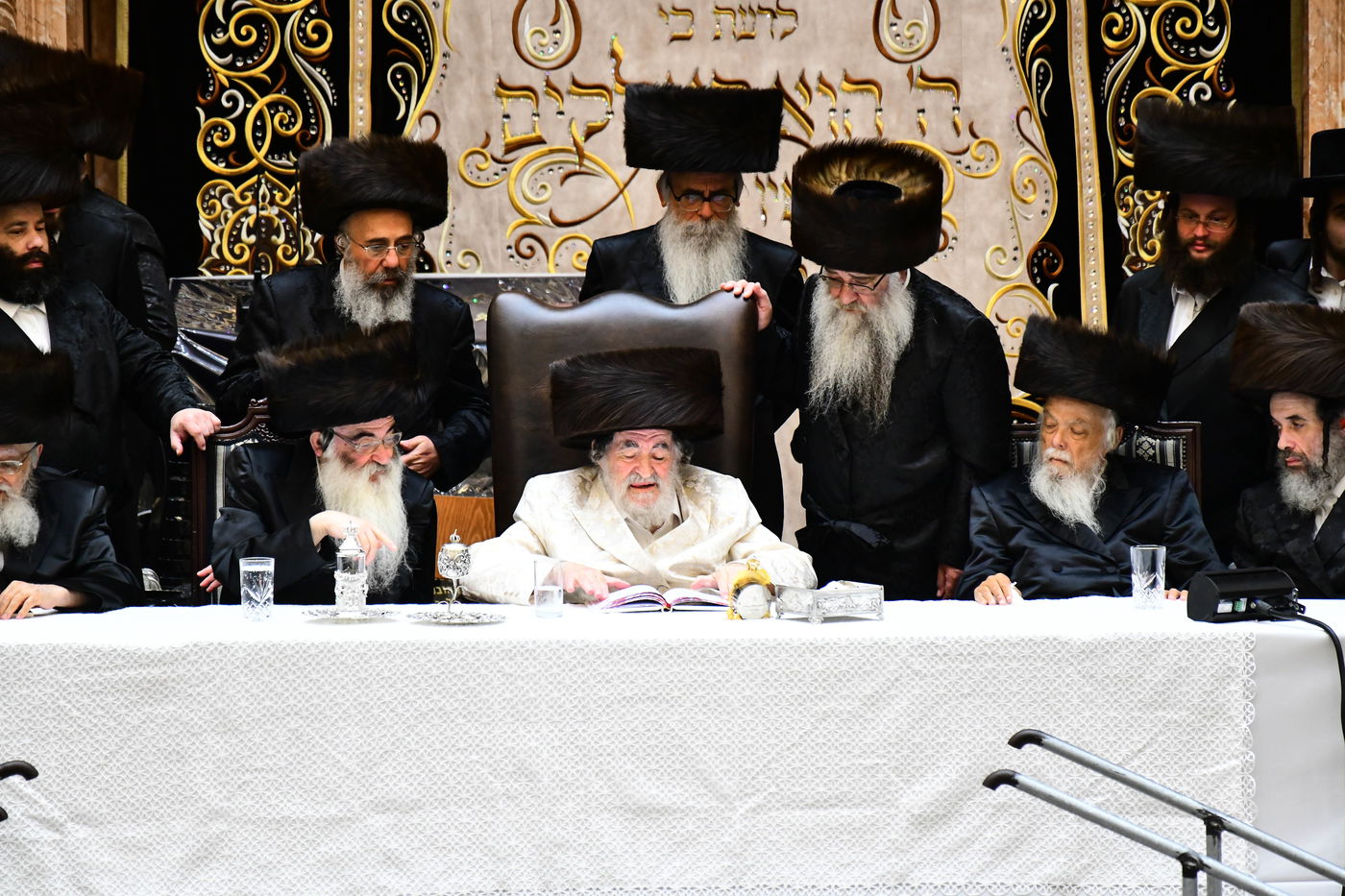 נעילת החג שבועות בחצה"ק ויז'ניץ