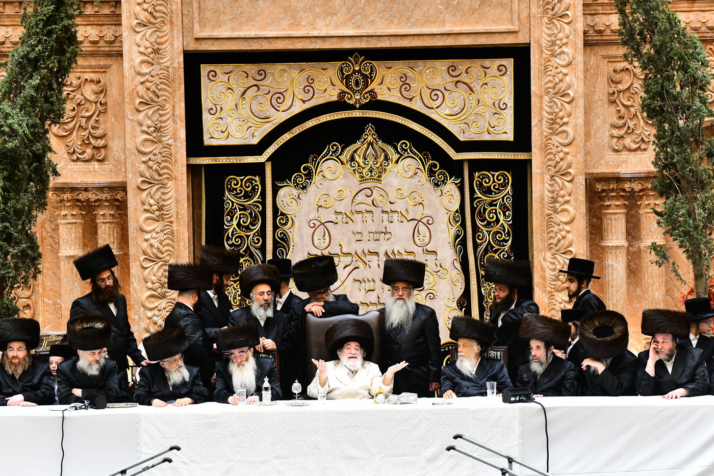 נעילת החג שבועות בחצה"ק ויז'ניץ