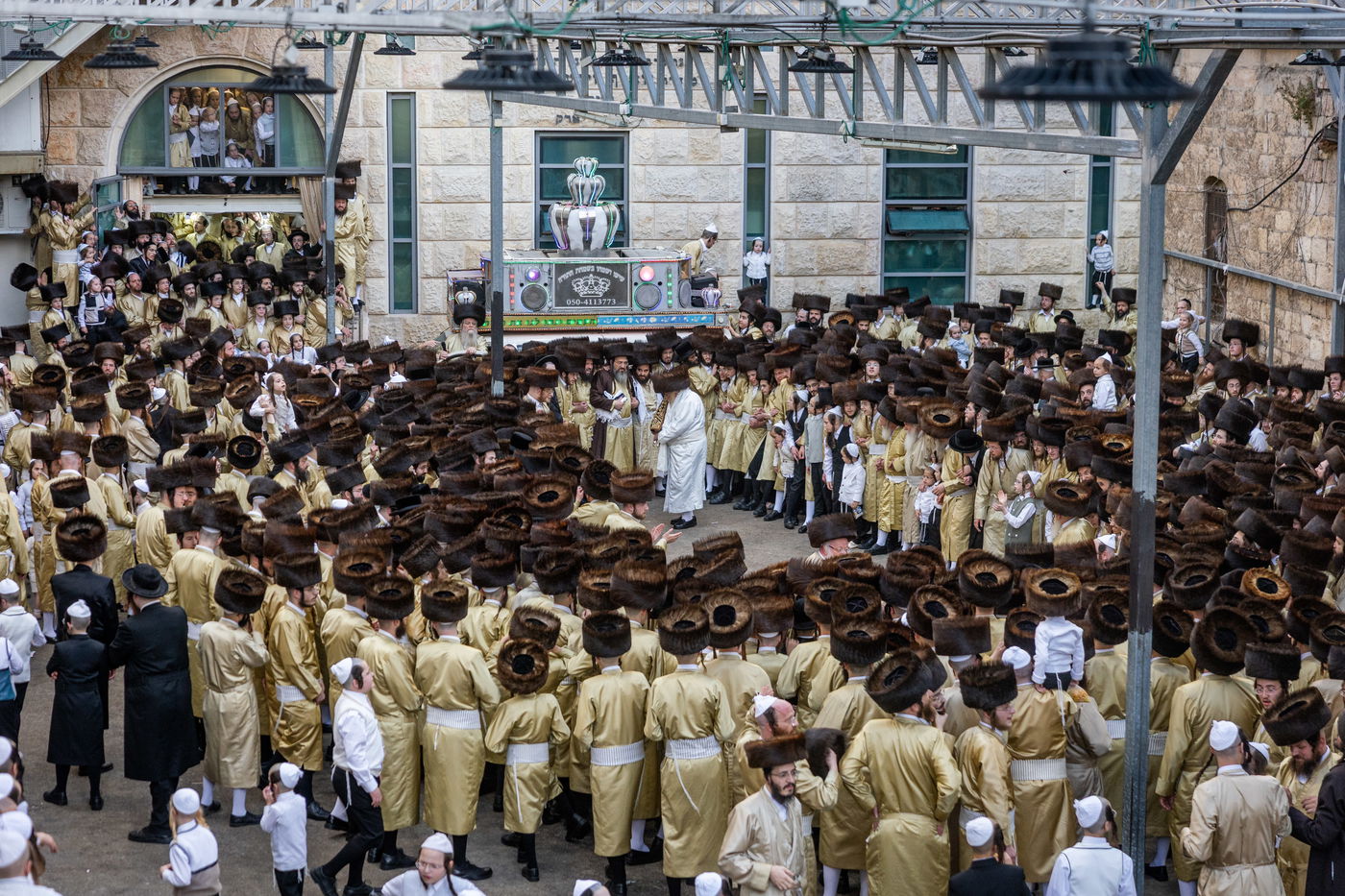 הכנסת ספר תורה ב'תולדות אהרן' בערב חג השבועות