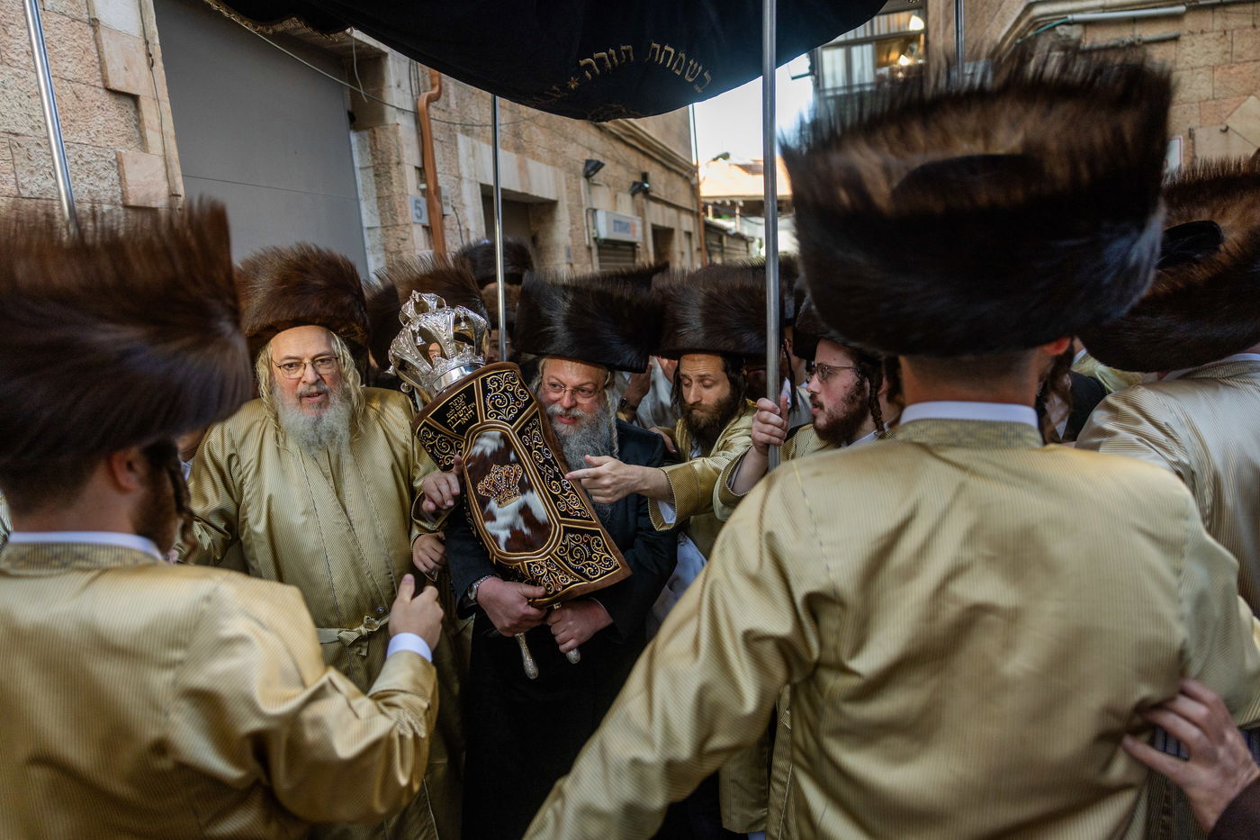 הכנסת ספר תורה ב'תולדות אהרן' בערב חג השבועות