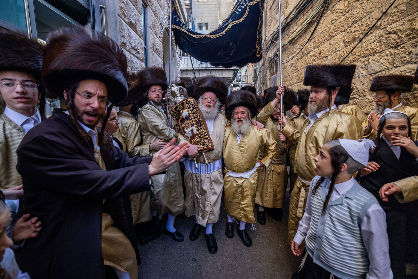 הכנסת ספר תורה ב'תולדות אהרן' בערב חג השבועות