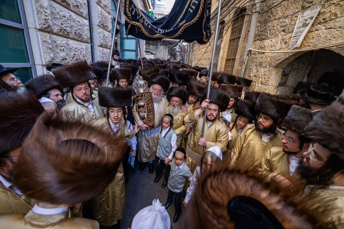 הכנסת ספר תורה ב'תולדות אהרן' בערב חג השבועות