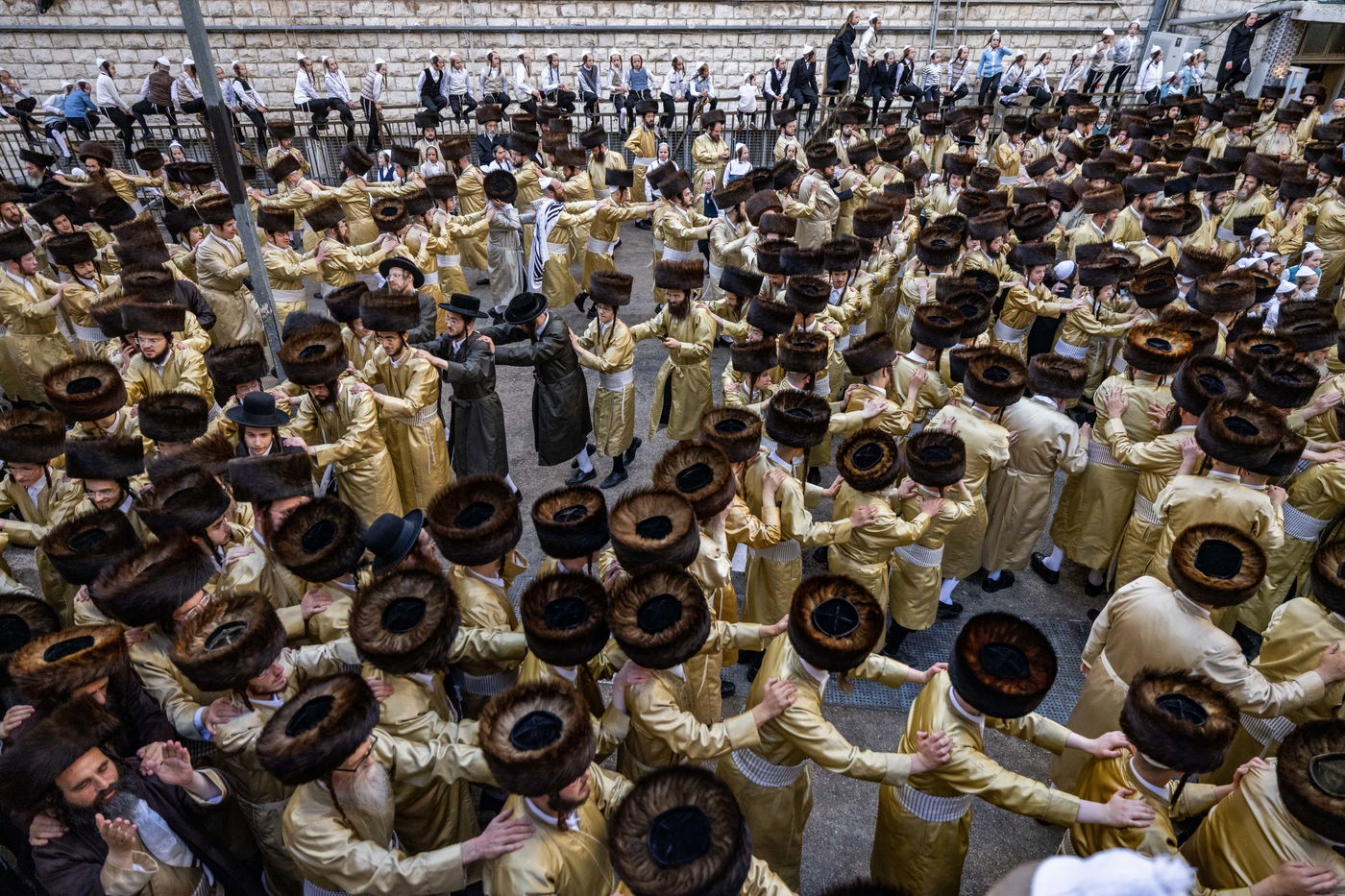 הכנסת ספר תורה ב'תולדות אהרן' בערב חג השבועות