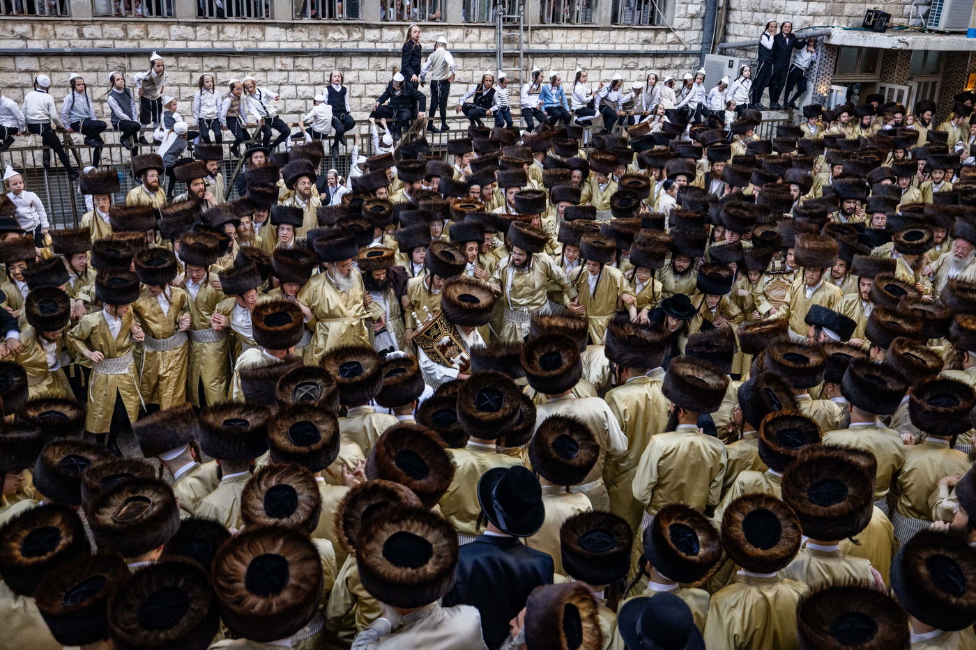 הכנסת ספר תורה ב'תולדות אהרן' בערב חג השבועות