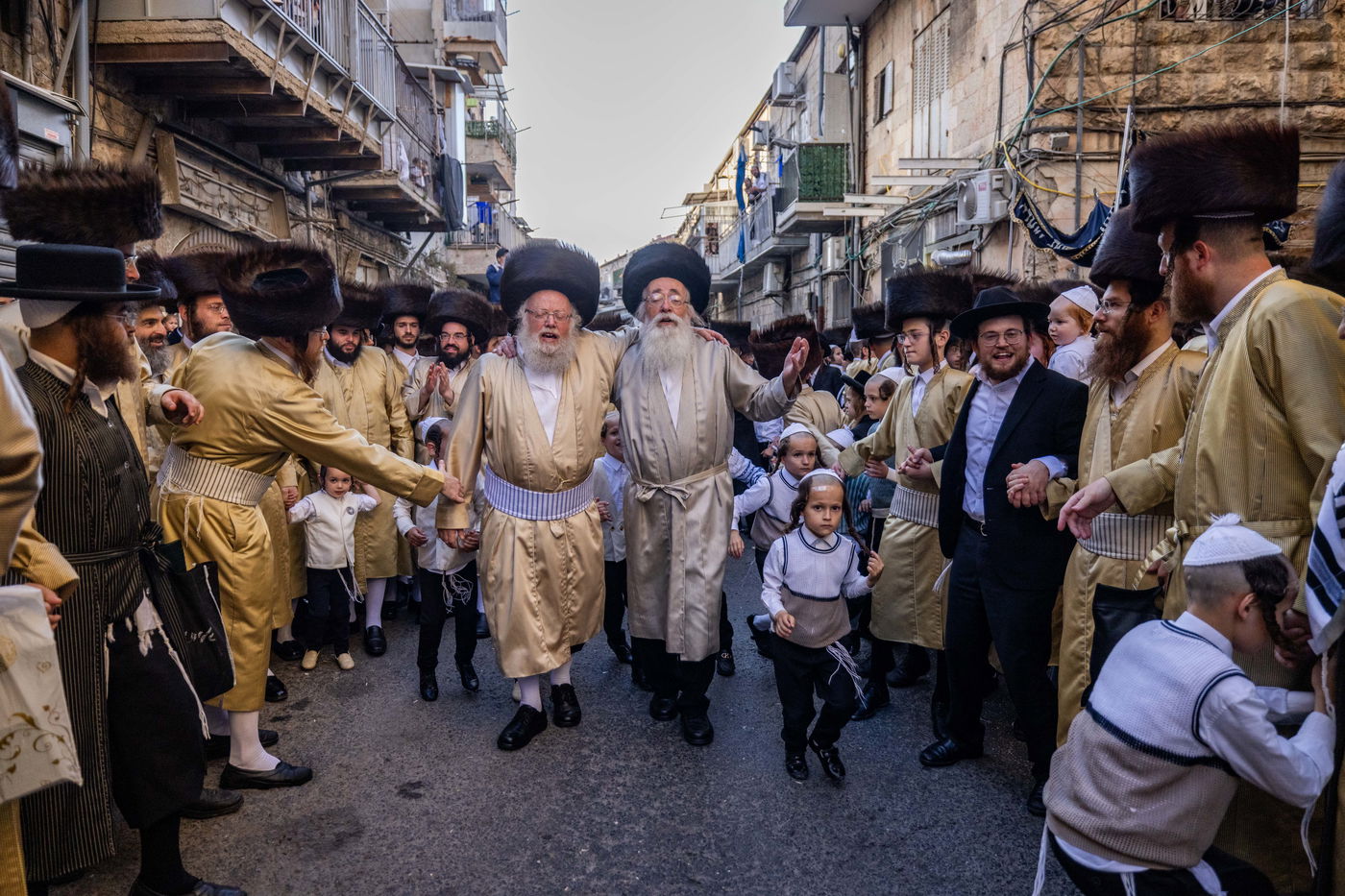 הכנסת ספר תורה ב'תולדות אהרן' בערב חג השבועות