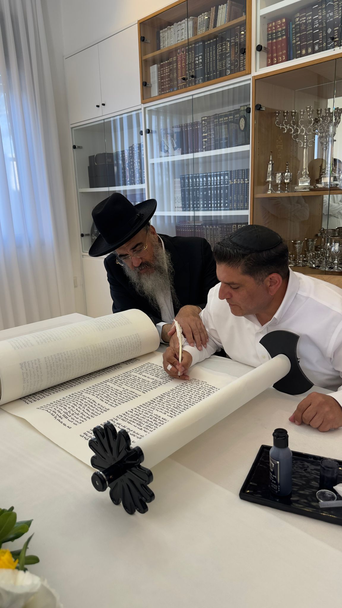  הכנסת ס"ת לע"נ הרב יצחק כהן ארזי זצ"ל