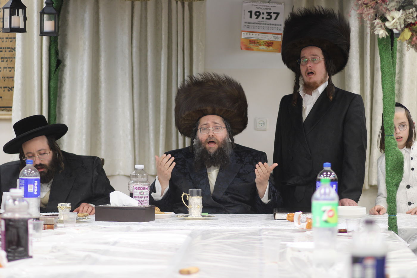 נעילת החג שבועות בחצה"ק צאנז ז'ימגראד