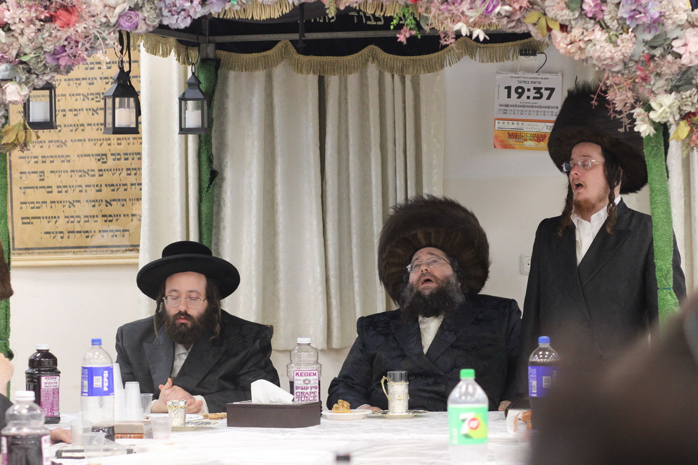 נעילת החג שבועות בחצה"ק צאנז ז'ימגראד