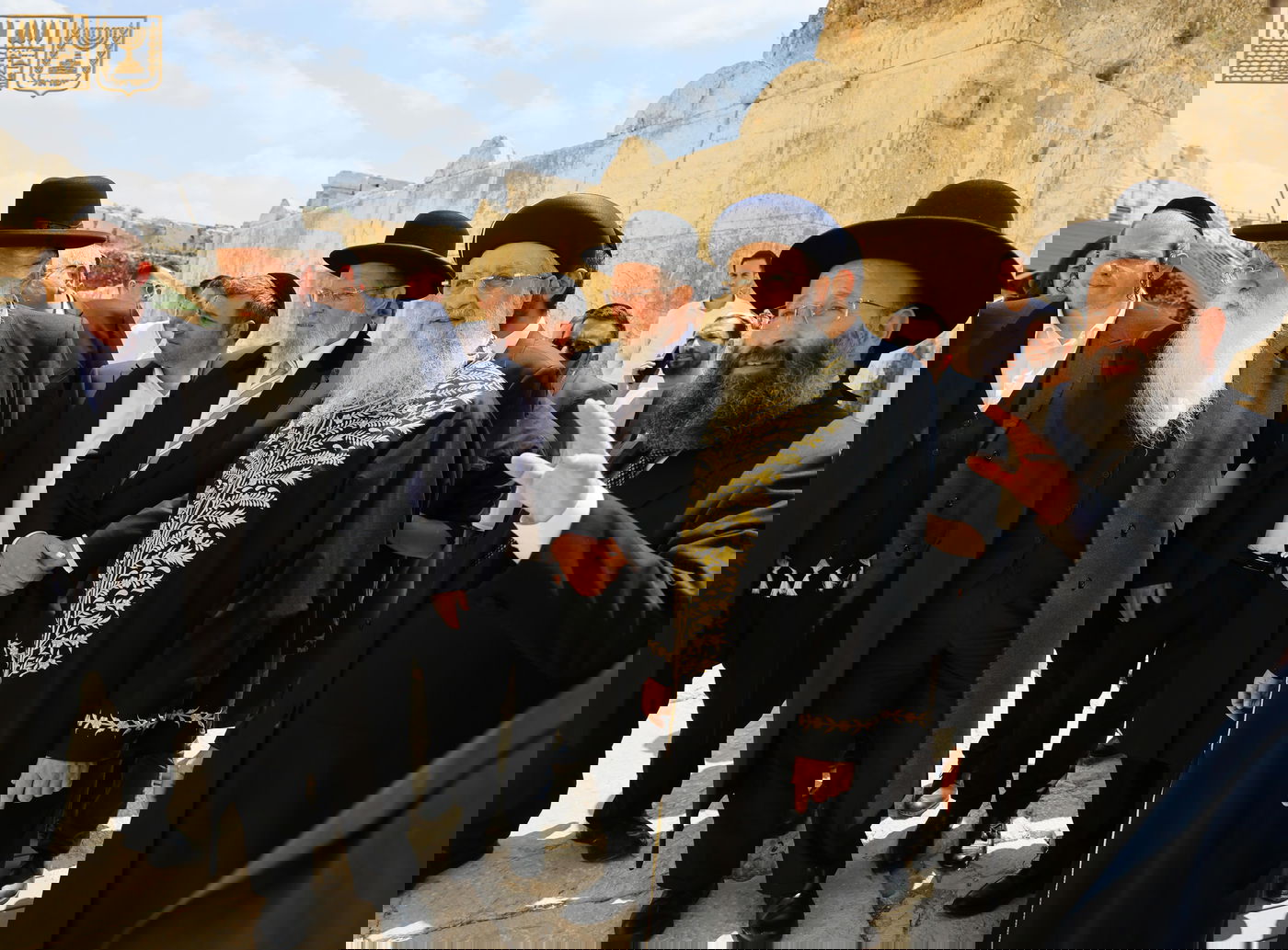 החלטה היסטורית: אבני הכותל המערבי יגנזו במקומן