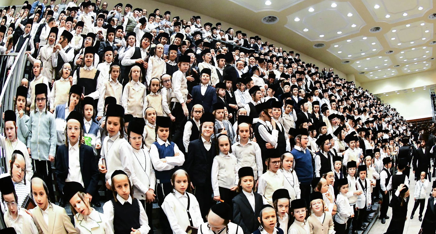 ערב חג השבועות בחצה"ק ויז'ניץ