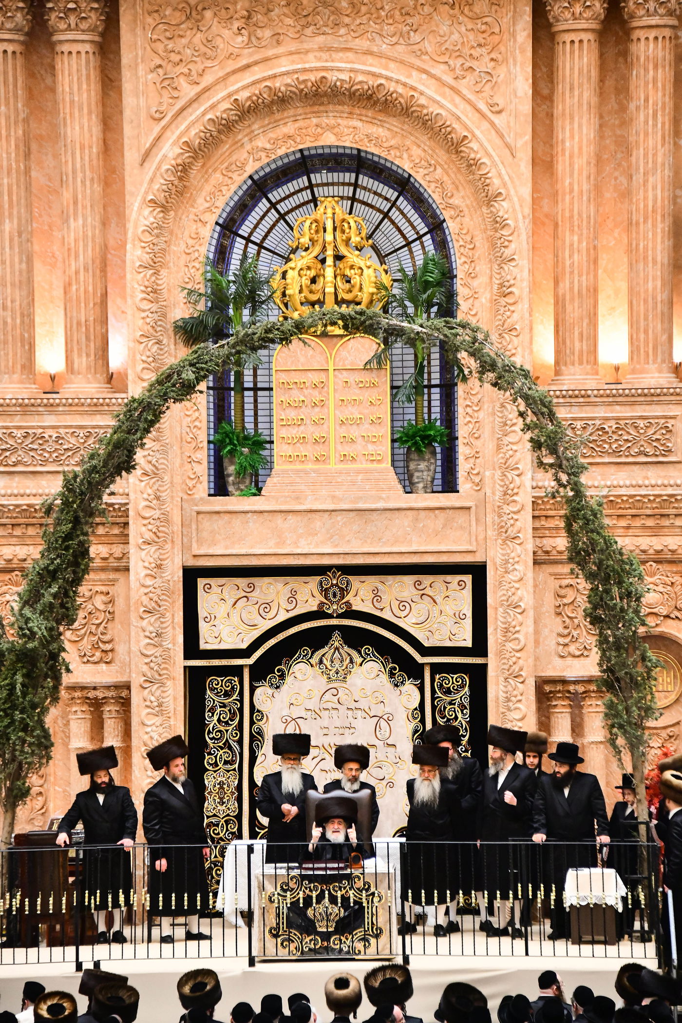 ערב חג השבועות בחצה"ק ויז'ניץ