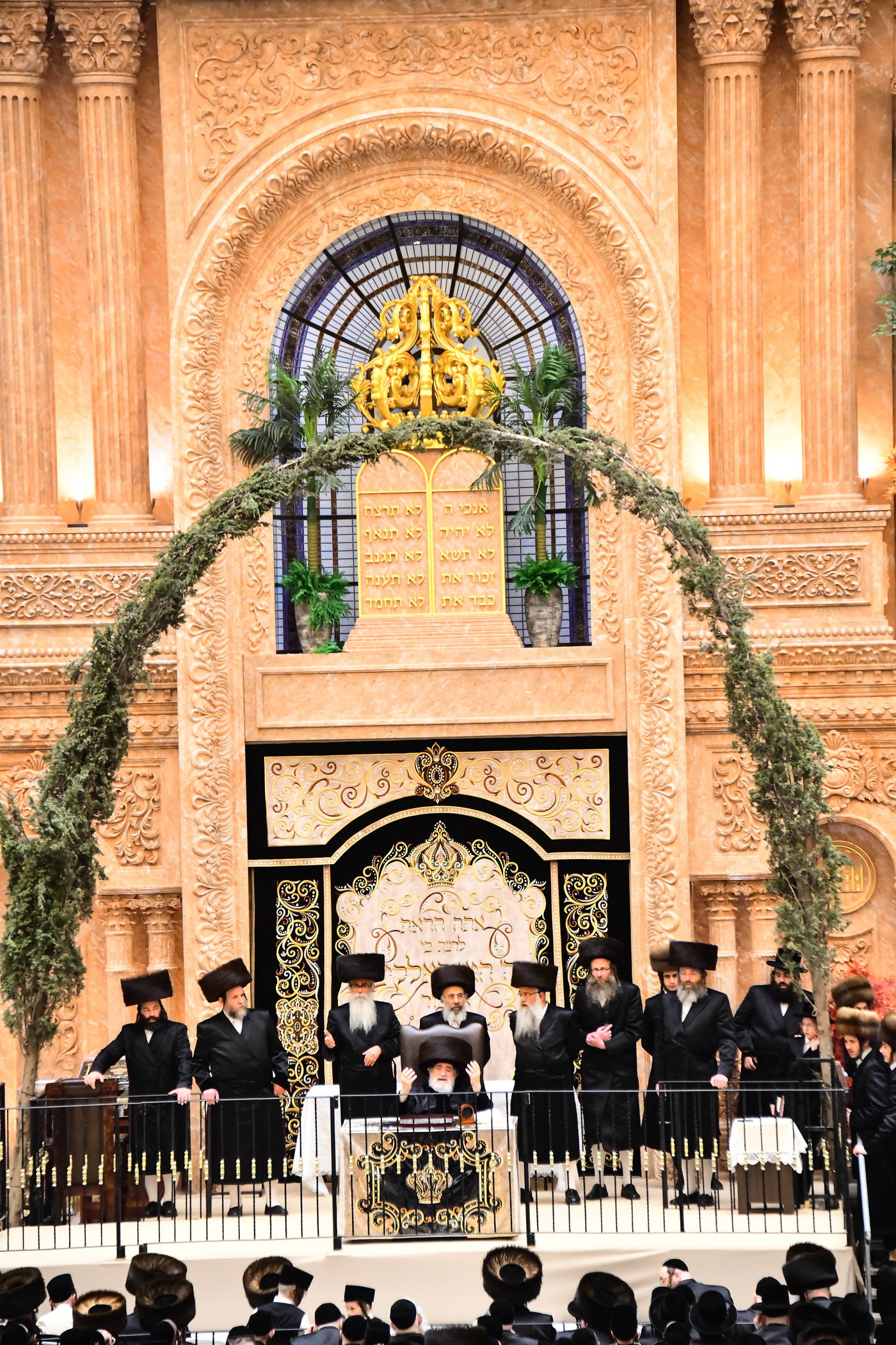 ערב חג השבועות בחצה"ק ויז'ניץ