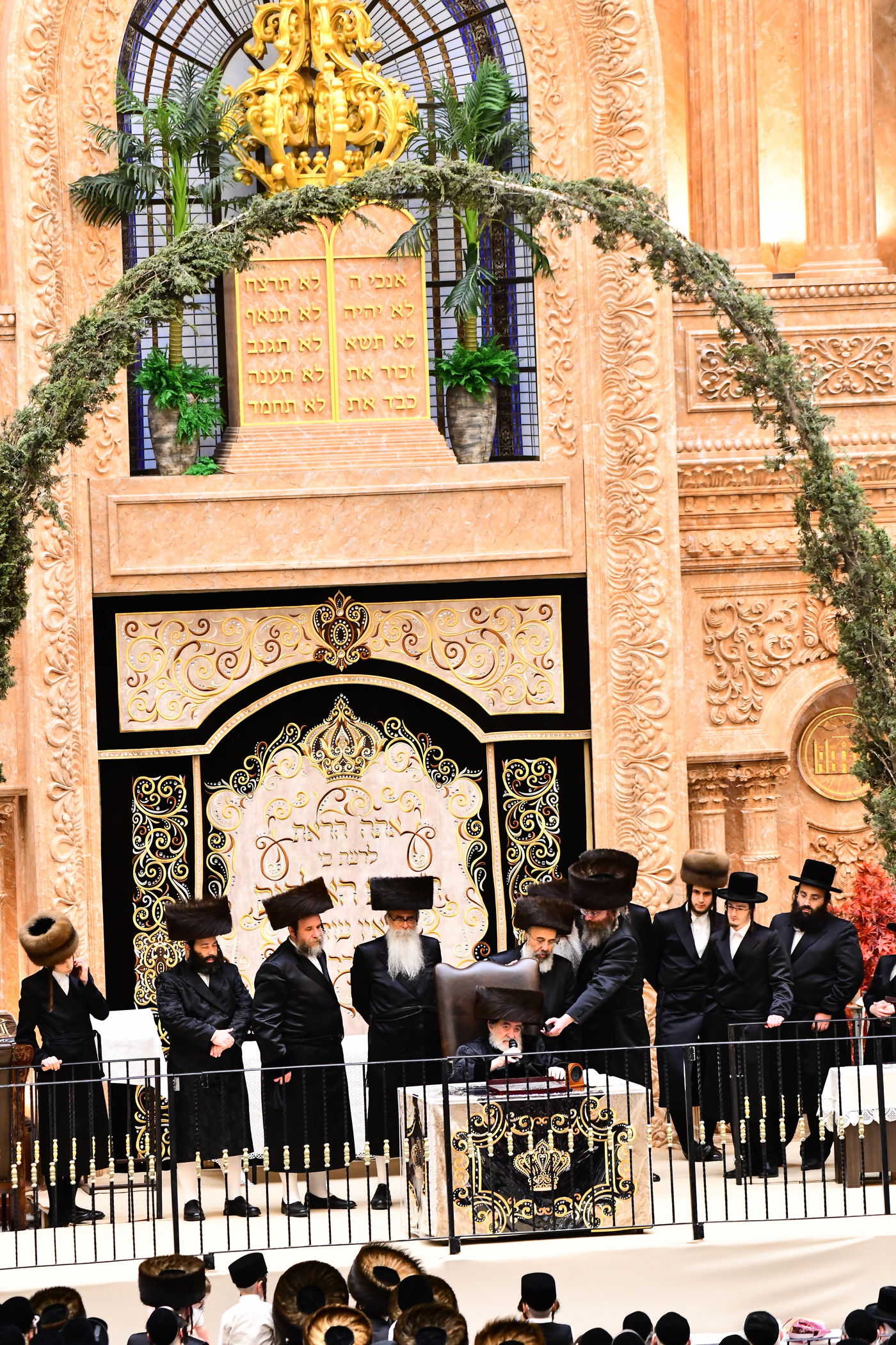 ערב חג השבועות בחצה"ק ויז'ניץ