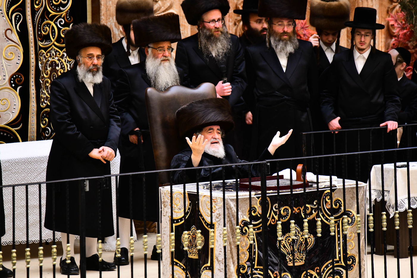 ערב חג השבועות בחצה"ק ויז'ניץ