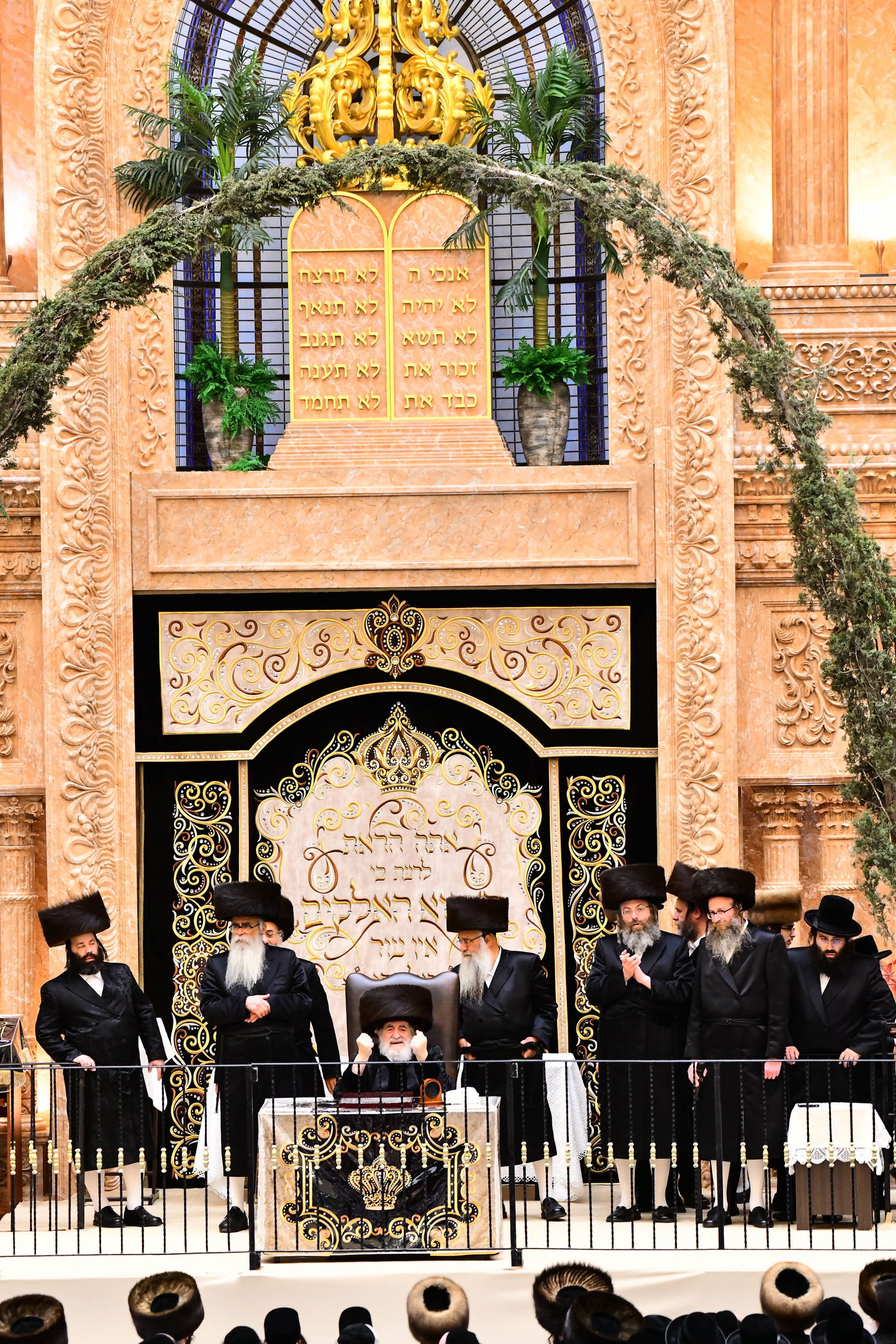 ערב חג השבועות בחצה"ק ויז'ניץ