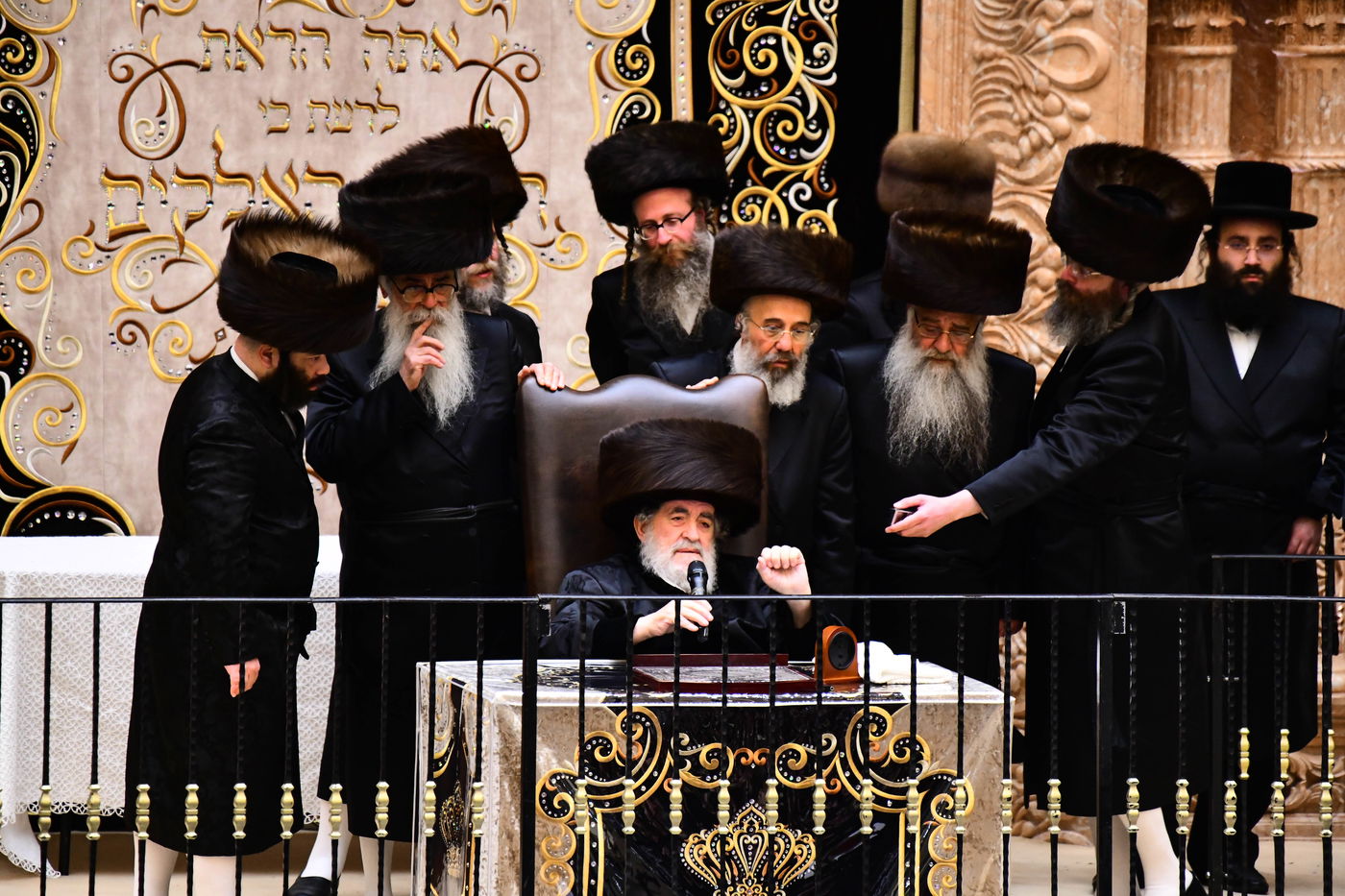 ערב חג השבועות בחצה"ק ויז'ניץ