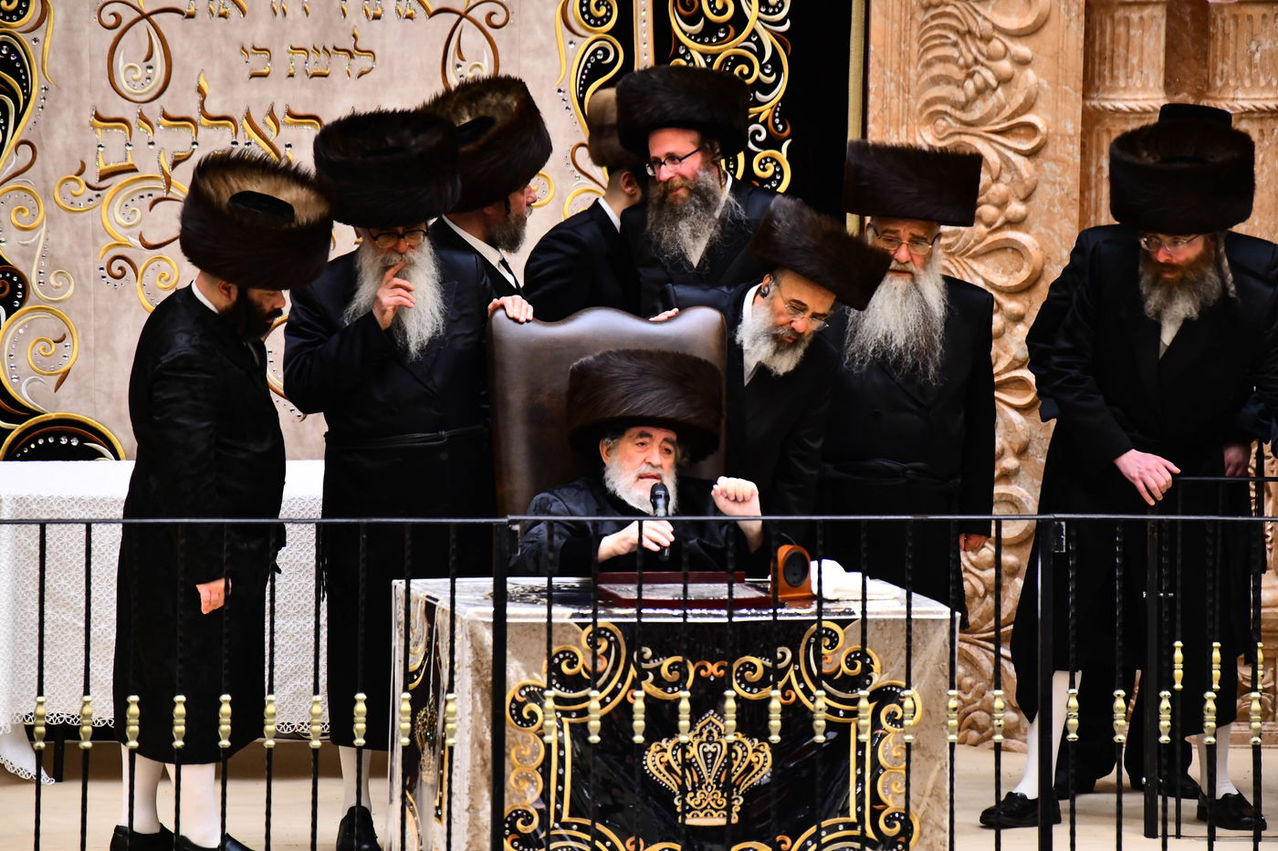 ערב חג השבועות בחצה"ק ויז'ניץ