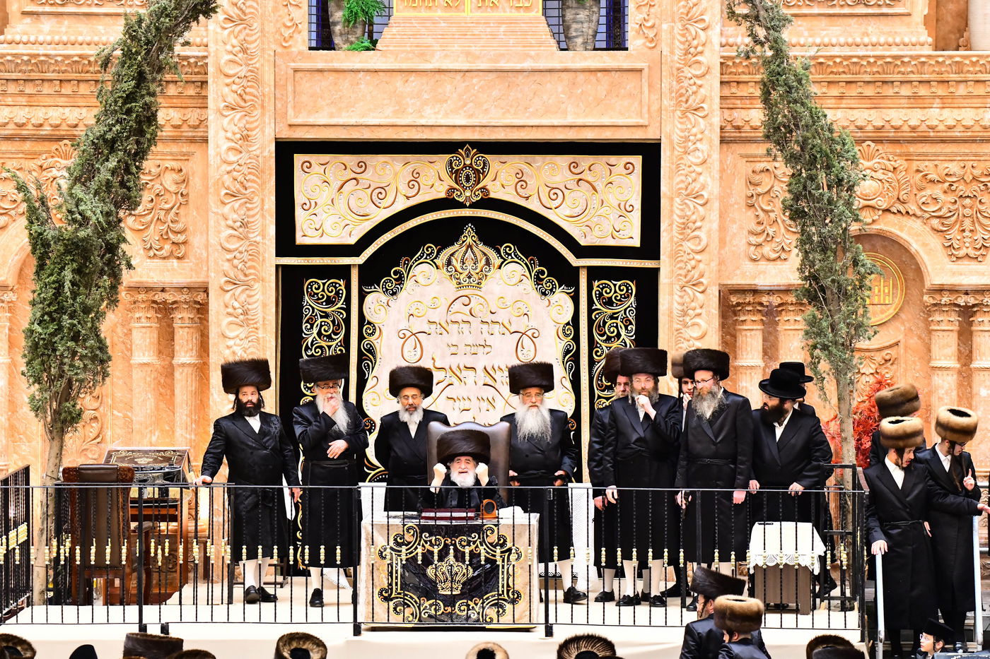 ערב חג השבועות בחצה"ק ויז'ניץ