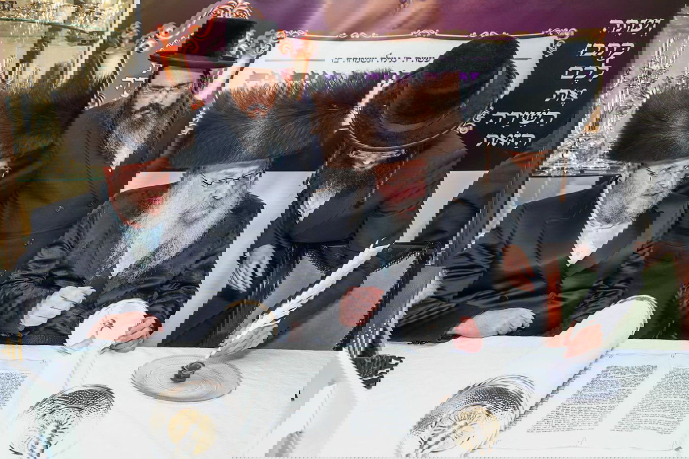 האדמו"ר מנדבורנה בכתיבת אותיות