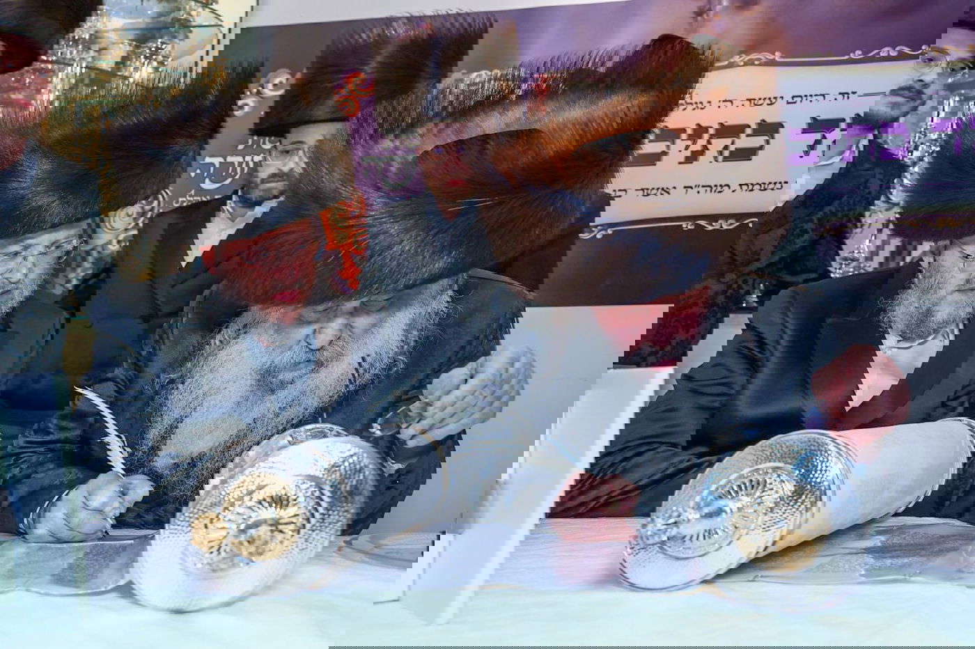 האדמו"ר מנדבורנה בכתיבת אותיות