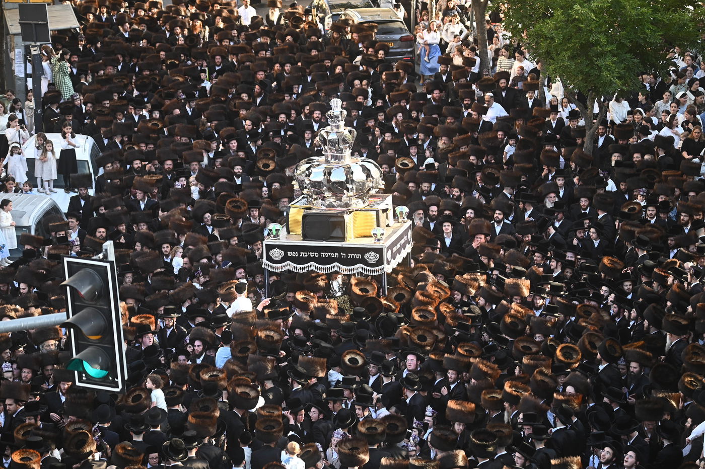 הכנסת ספר תורה לזכותו של האדמו"ר מבעלזא