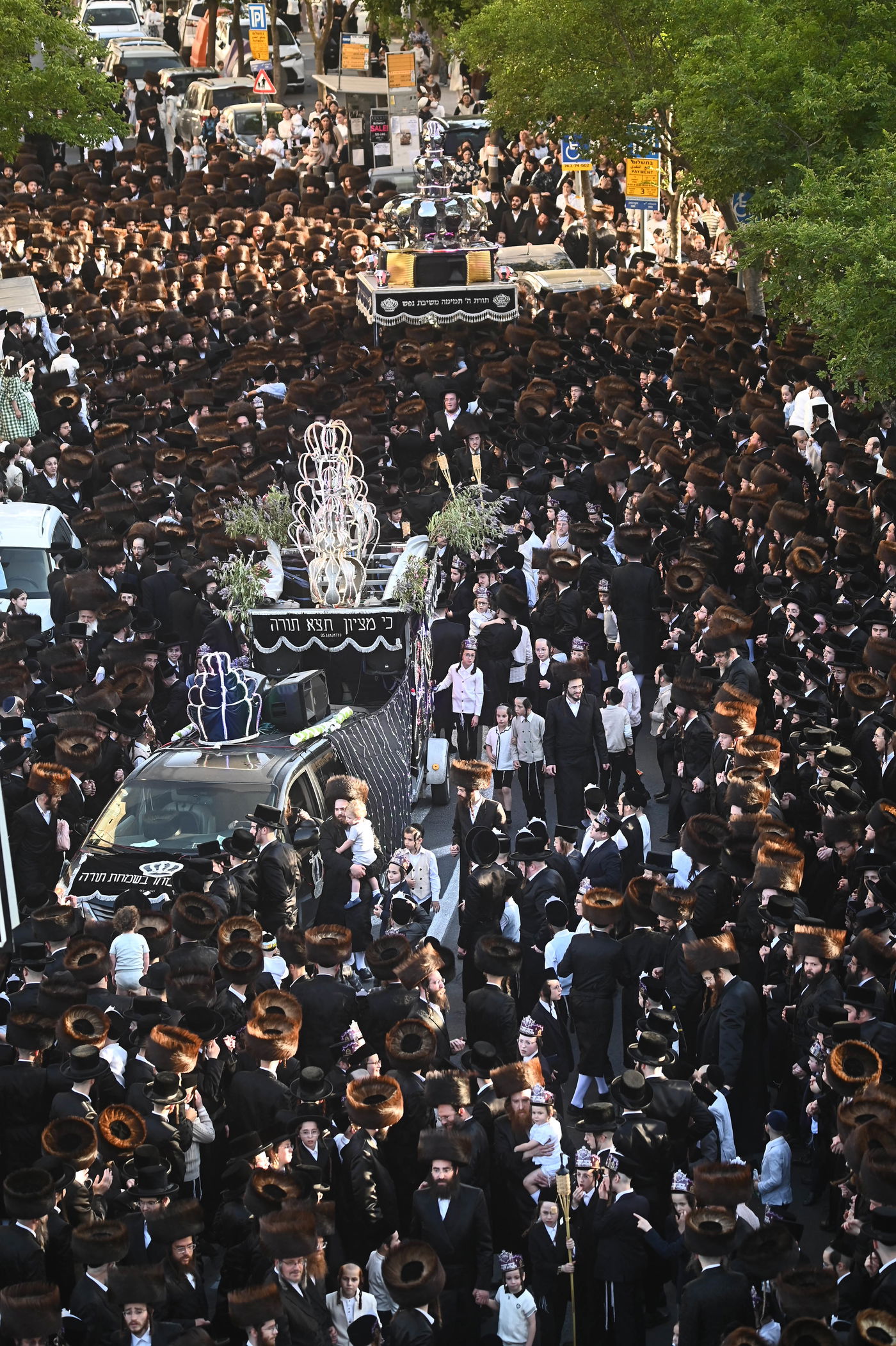 הכנסת ספר תורה לזכותו של האדמו"ר מבעלזא