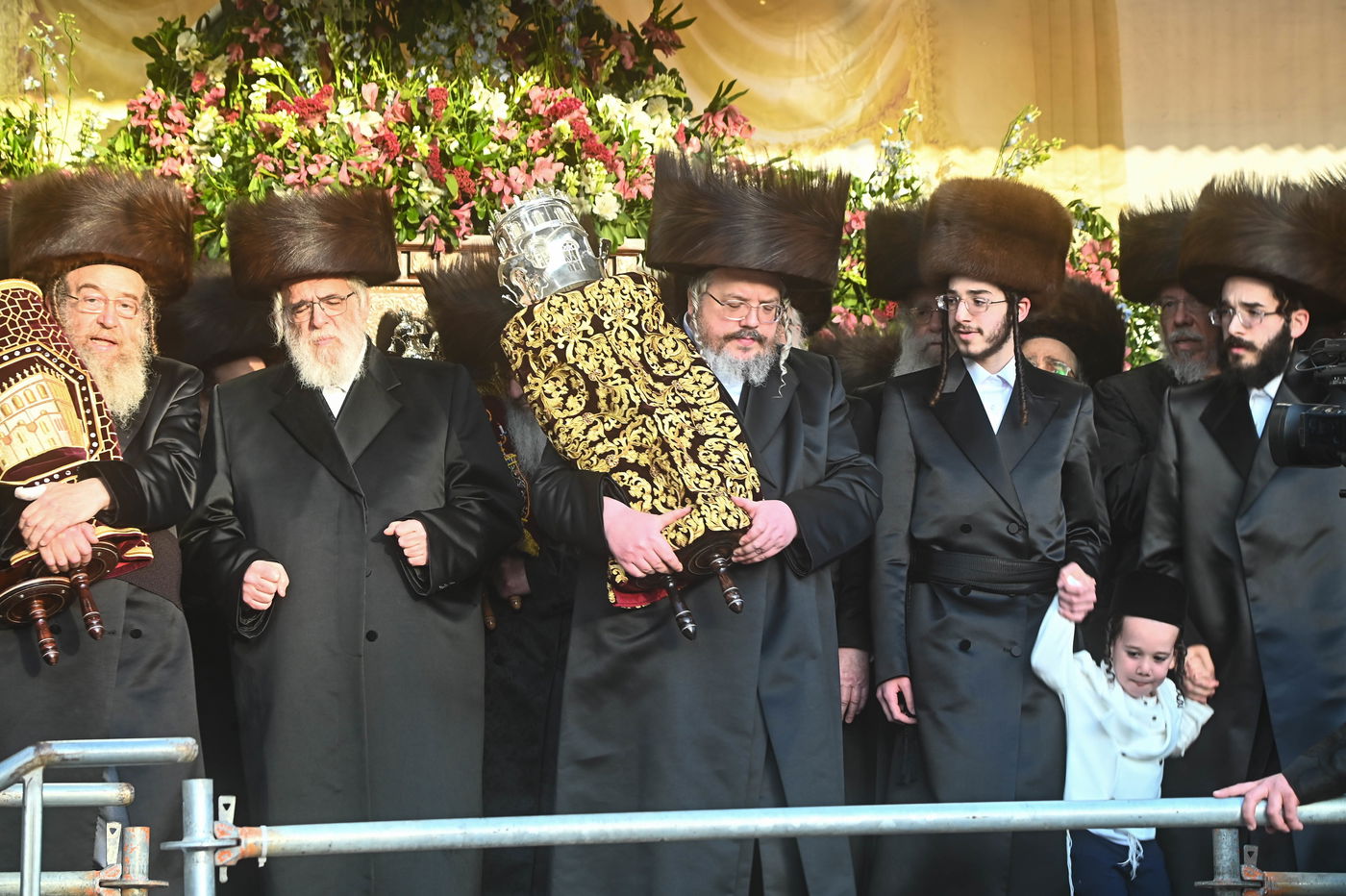 הכנסת ספר תורה לזכותו של האדמו"ר מבעלזא