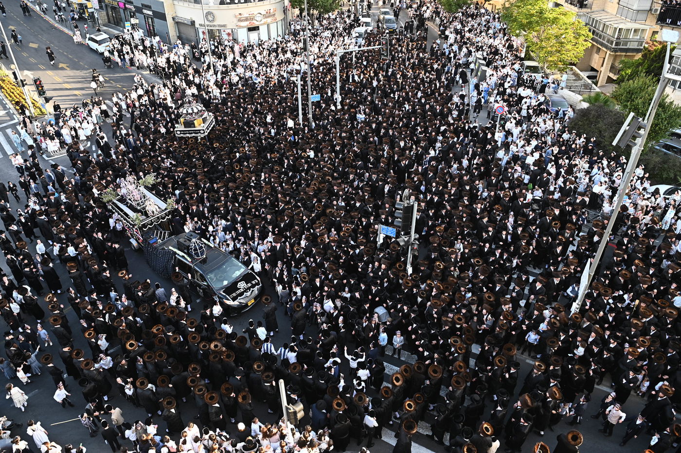 הכנסת ספר תורה לזכותו של האדמו"ר מבעלזא