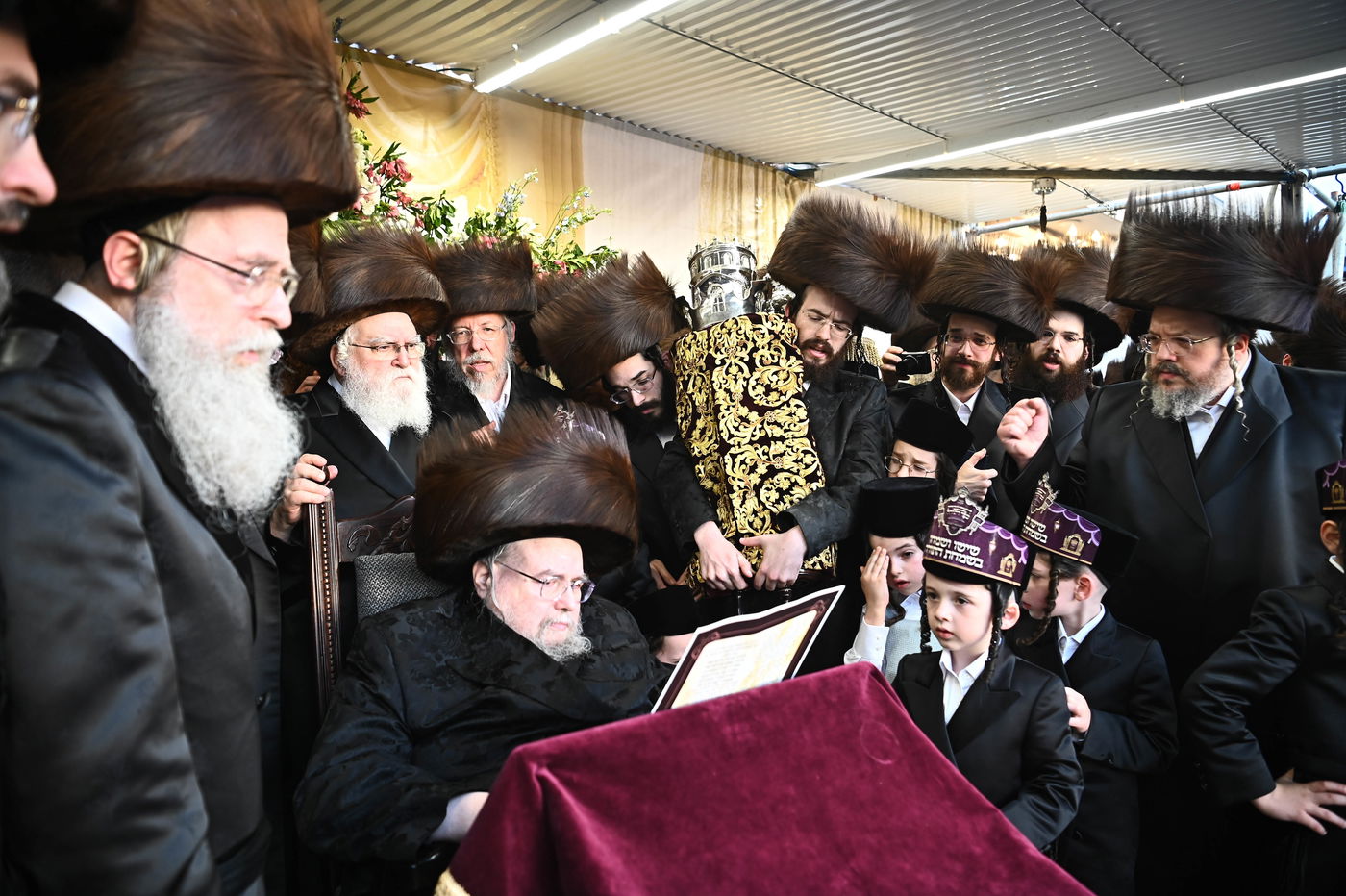 הכנסת ספר תורה לזכותו של האדמו"ר מבעלזא