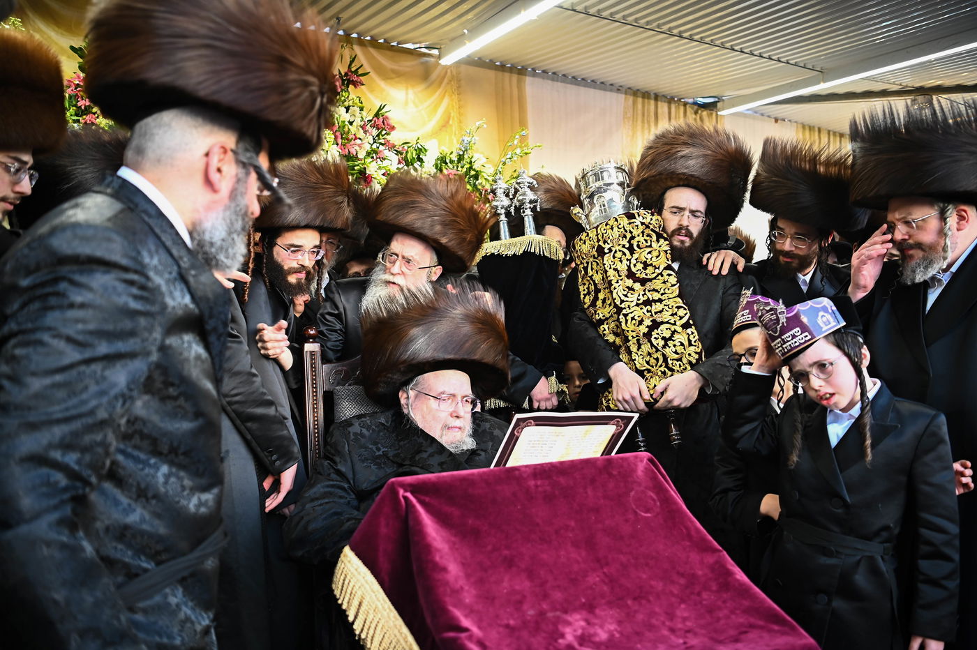 הכנסת ספר תורה לזכותו של האדמו"ר מבעלזא