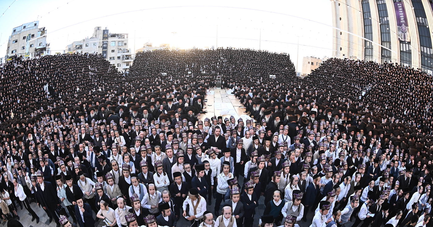 הכנסת ספר תורה לזכותו של האדמו"ר מבעלזא