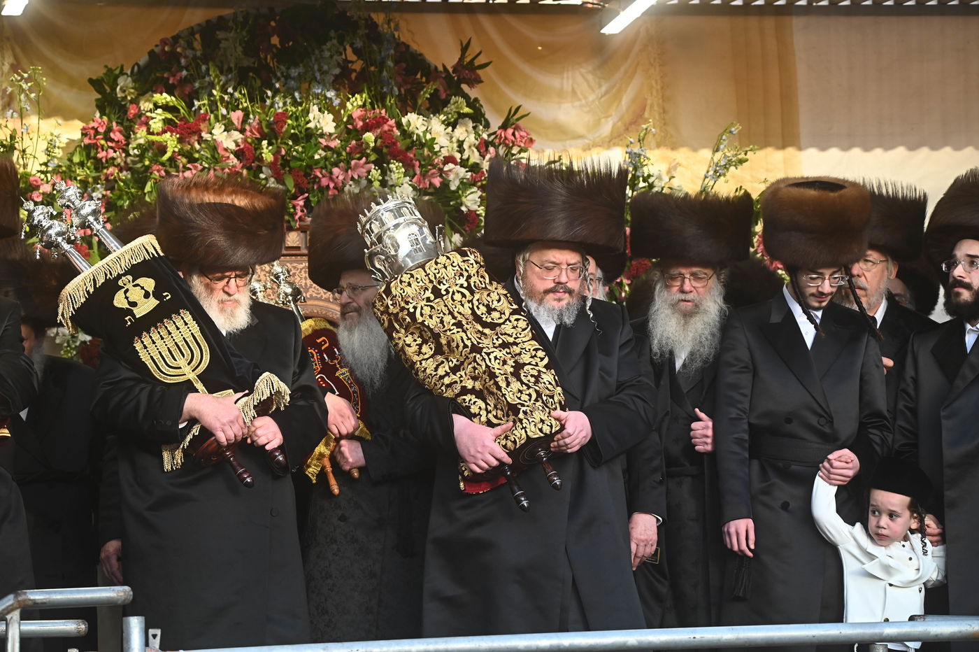 הכנסת ספר תורה לזכותו של האדמו"ר מבעלזא