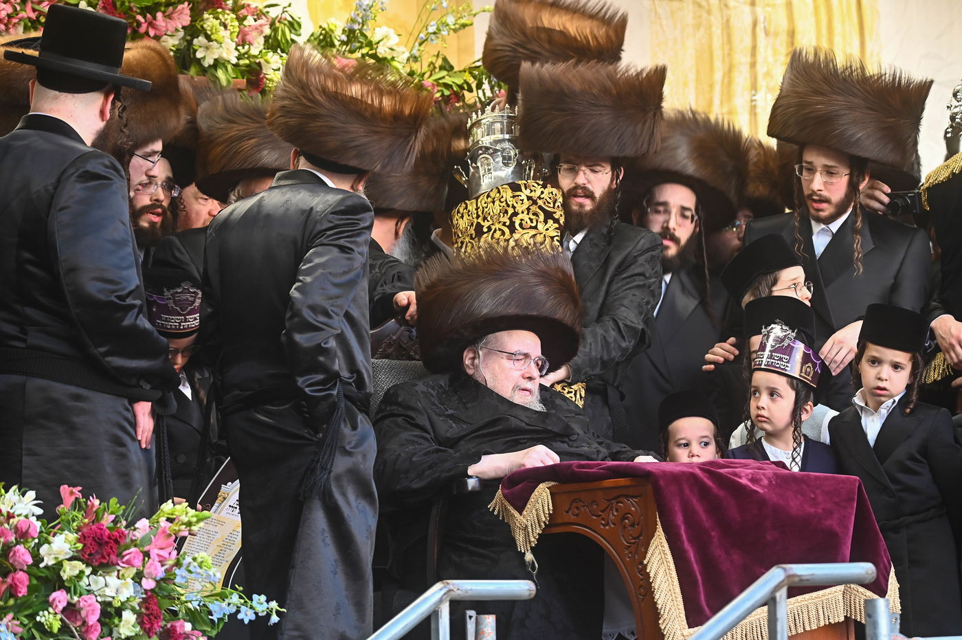 הכנסת ספר תורה לזכותו של האדמו"ר מבעלזא