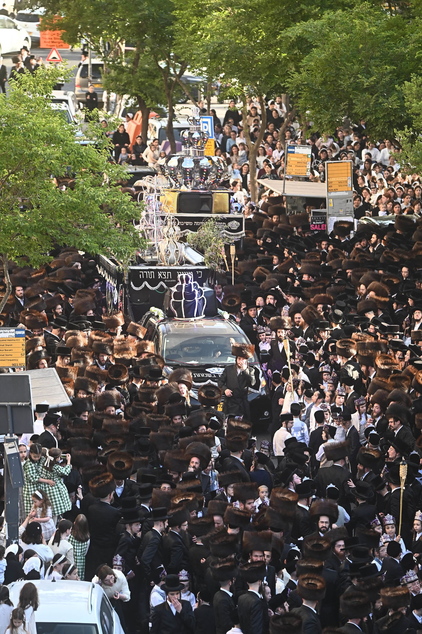 הכנסת ספר תורה לזכותו של האדמו"ר מבעלזא
