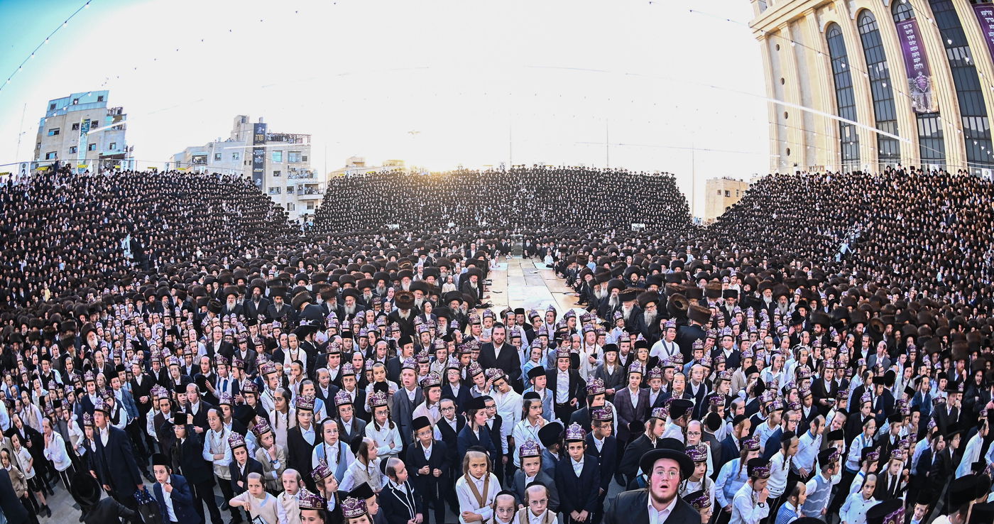 הכנסת ספר תורה לזכותו של האדמו"ר מבעלזא