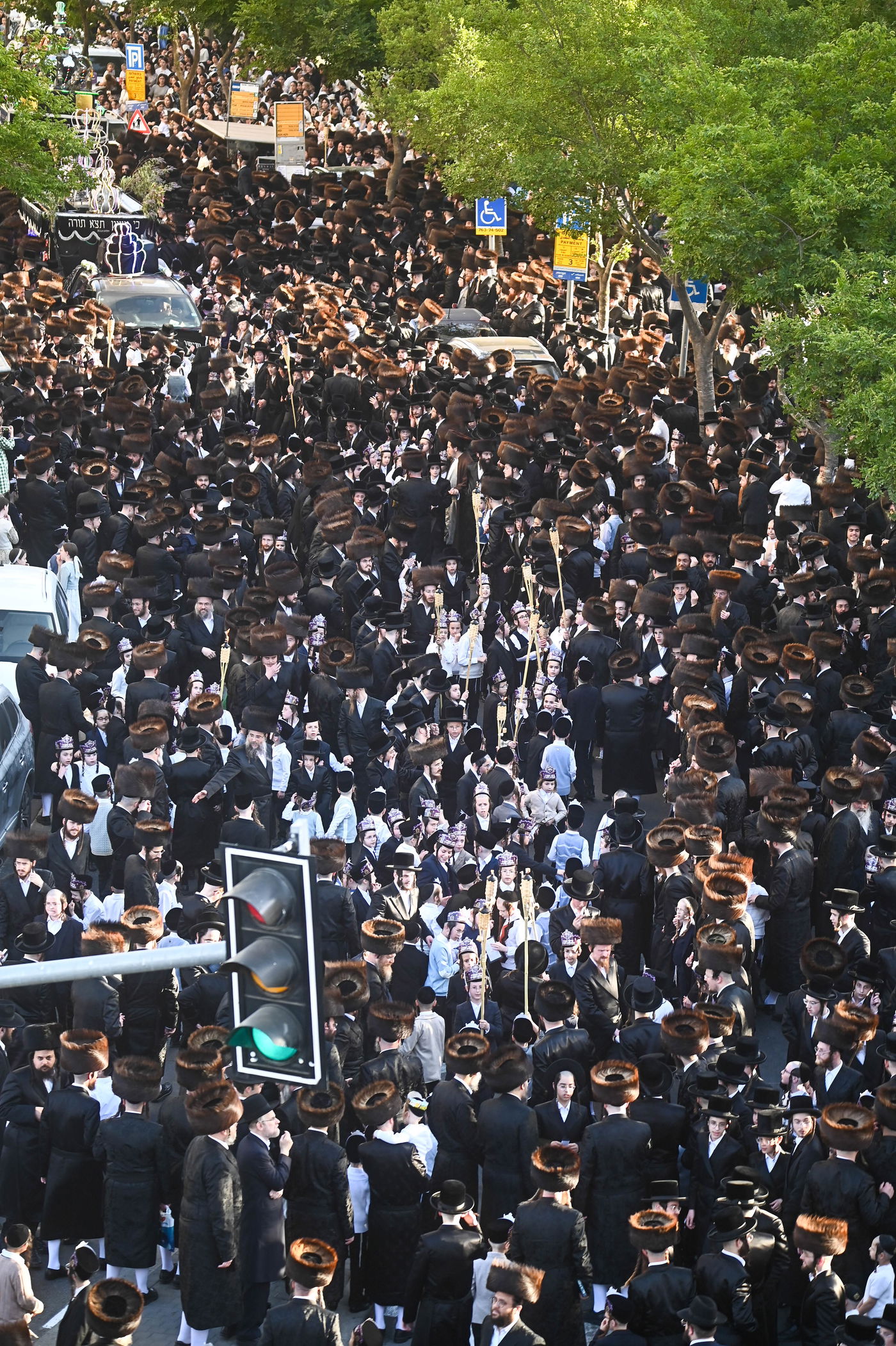 הכנסת ספר תורה לזכותו של האדמו"ר מבעלזא