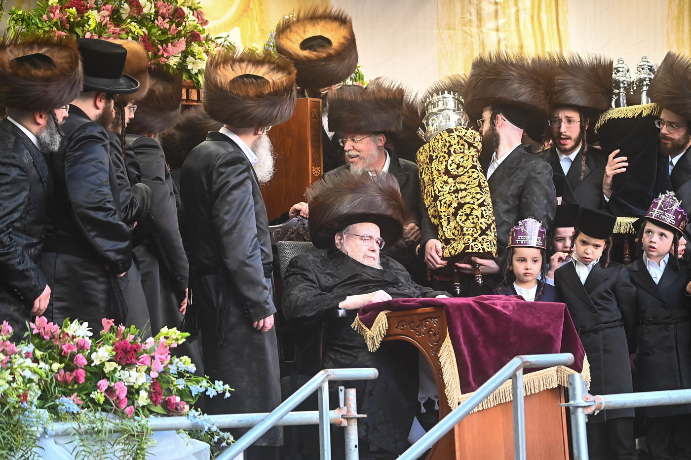 הכנסת ספר תורה לזכותו של האדמו"ר מבעלזא