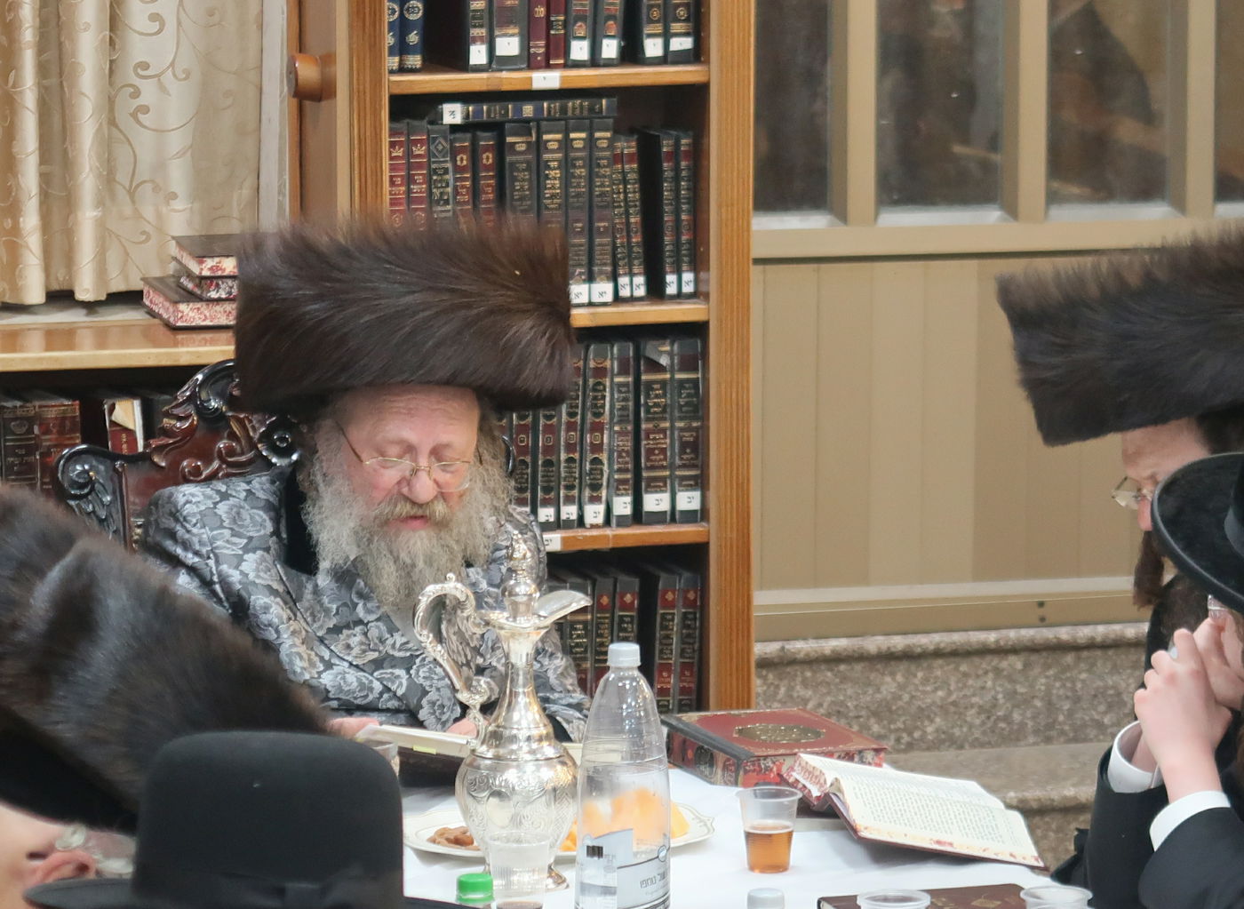 נעילת החג שבועות בחצה"ק נדבורנה באניא