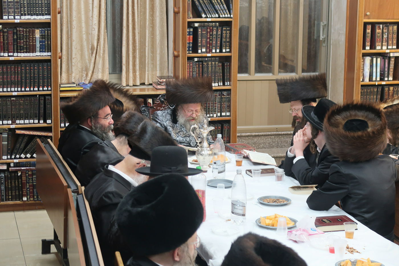 נעילת החג שבועות בחצה"ק נדבורנה באניא