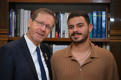 הנשיא הרצוג ושורד השבי עומר ונקרט