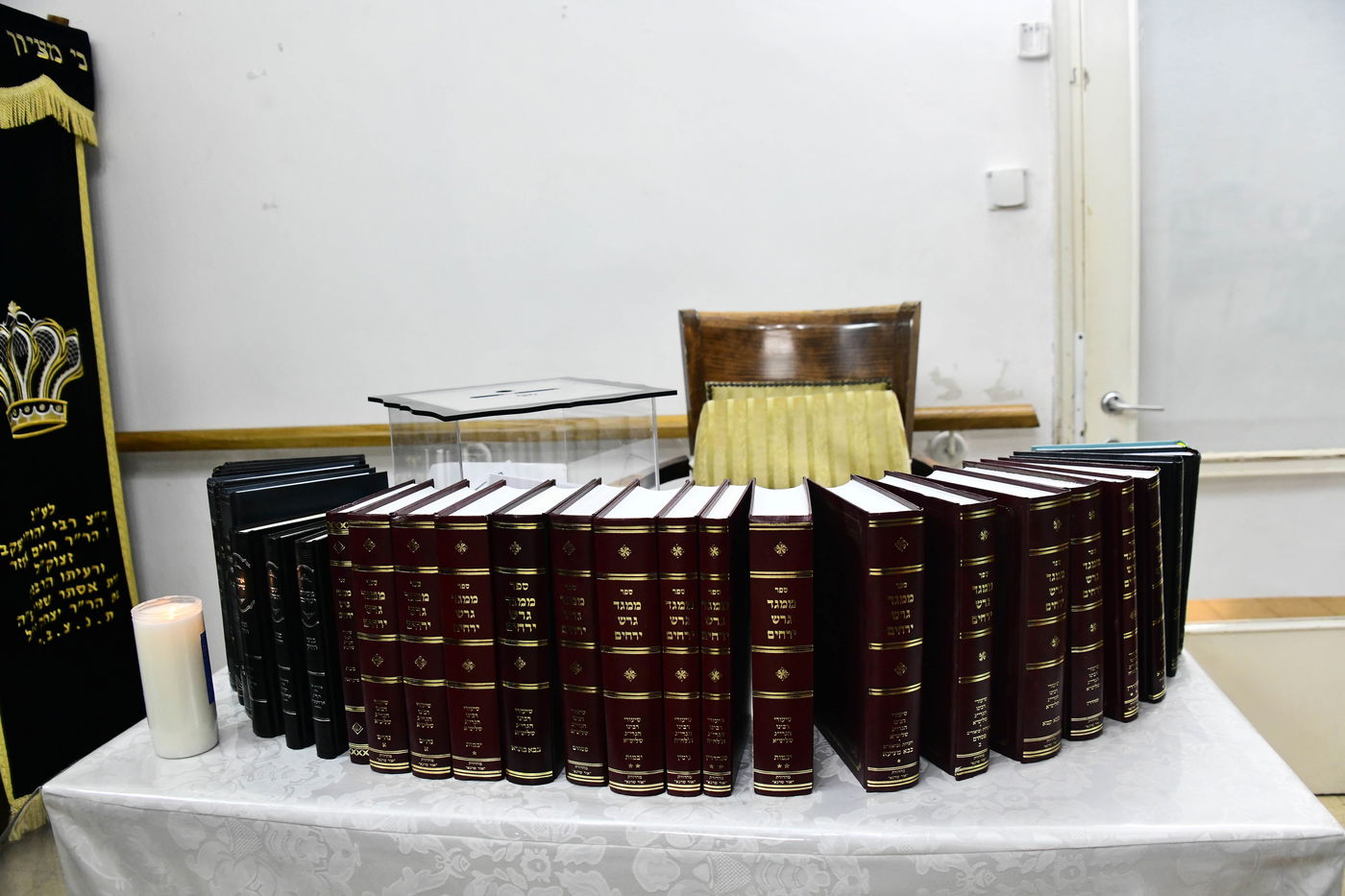 הכנסת ס"ת לישיבת פוניבז' המעטירה