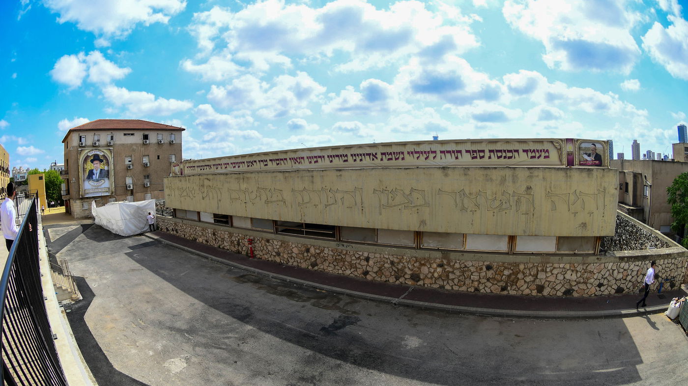 הכנסת ס"ת לישיבת פוניבז' המעטירה