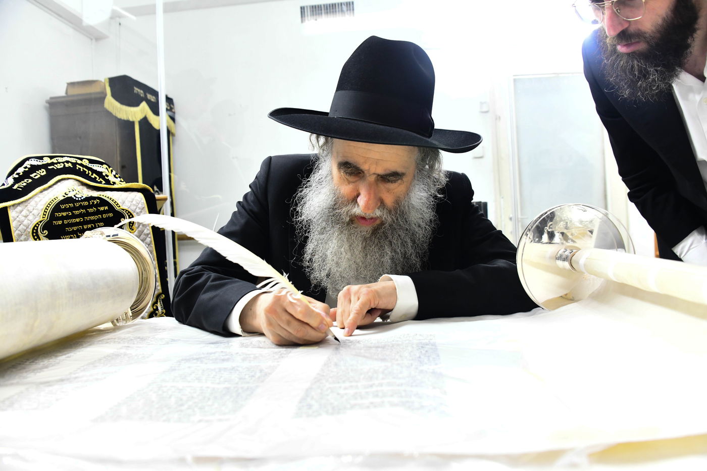 הכנסת ס"ת לישיבת פוניבז' המעטירה