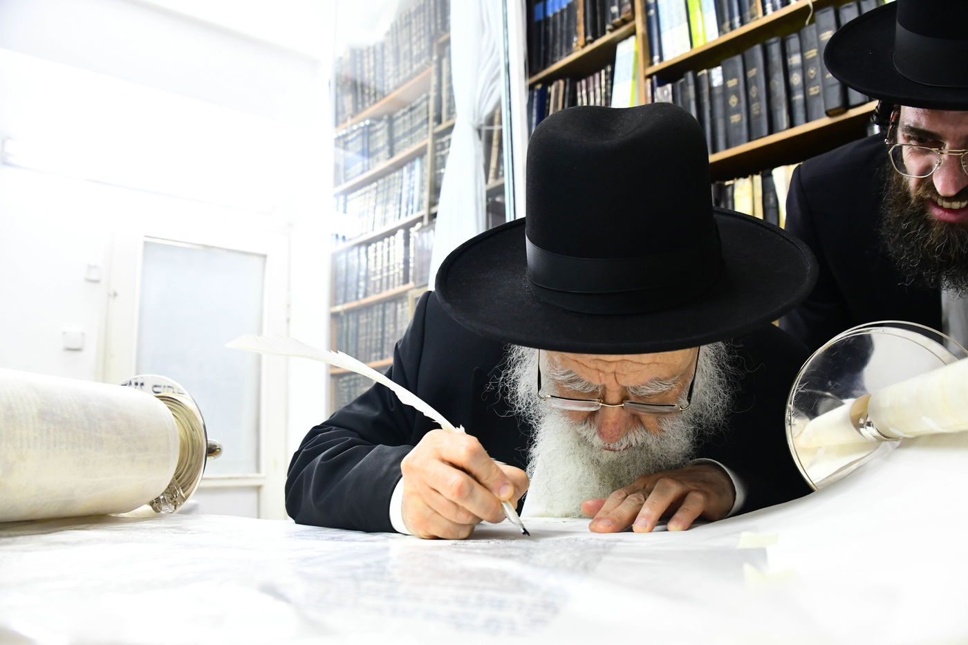 הכנסת ס"ת לישיבת פוניבז' המעטירה