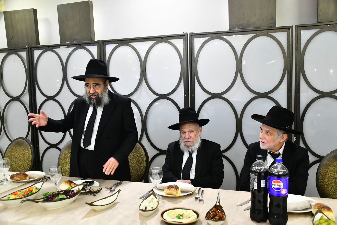 הכנסת ס"ת לישיבת פוניבז' המעטירה