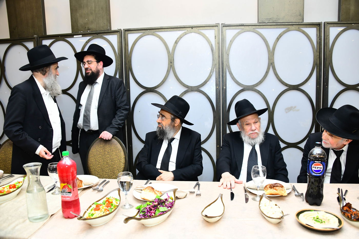 הכנסת ס"ת לישיבת פוניבז' המעטירה